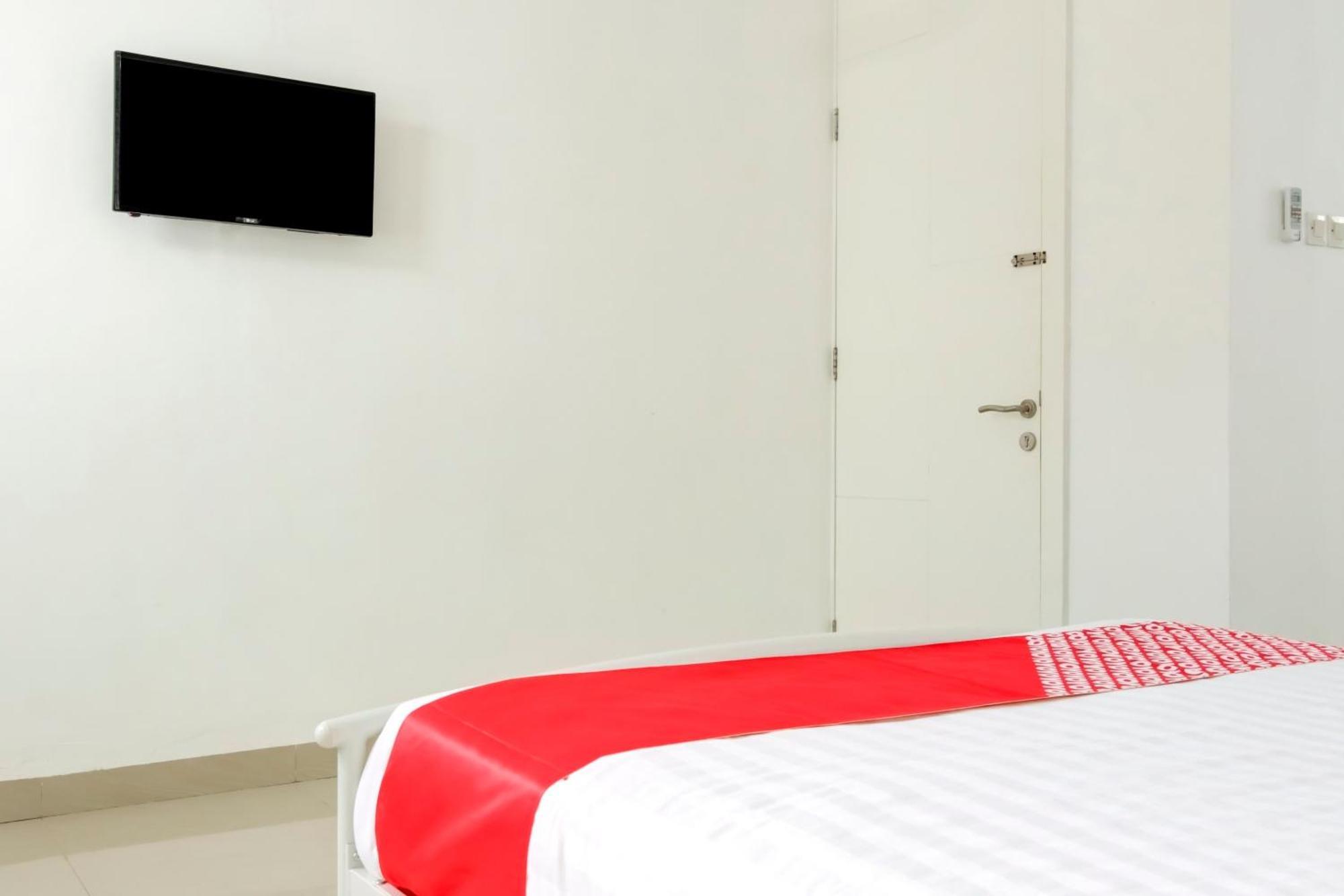Hotel O Panakkukang Near Mall Panakkukang Formerly Golden White House Makassar Eksteriør billede