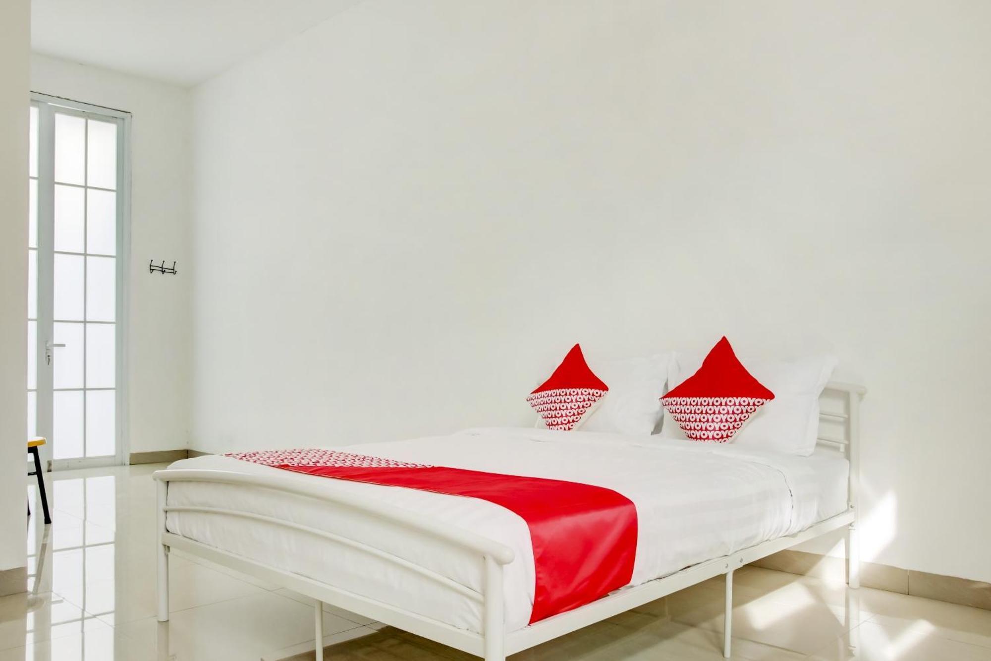 Hotel O Panakkukang Near Mall Panakkukang Formerly Golden White House Makassar Eksteriør billede